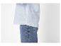 Lichtblauw gestreept overhemd en blauwe jeans