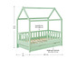 Een lichtgroen houten kinderbed met een huisvormig frame en twee lades.