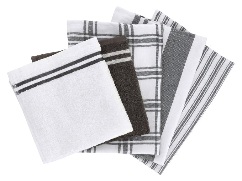 Een waaier van witte en grijze keukendoeken met verschillende patronen.
