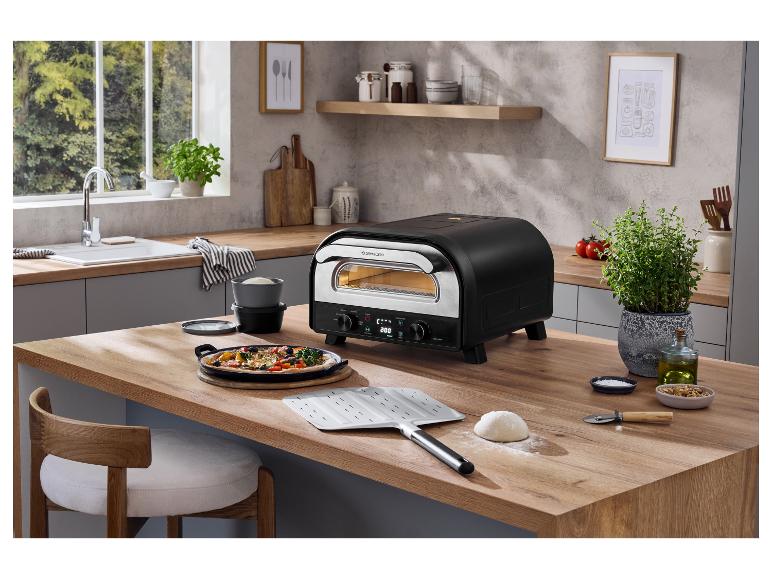 SILVERCREST® pizzadeegdozen op een keukentafel met een pizza-oven.
