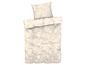 Beige beddengoed met wit bloemmotief.