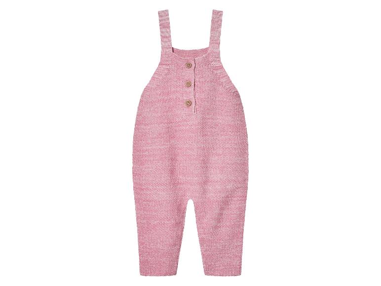 Roze gebreide romper voor baby's.