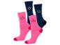 Twee paar sokken, één paar roze met lippen en één paar donkerblauw met sterren.
