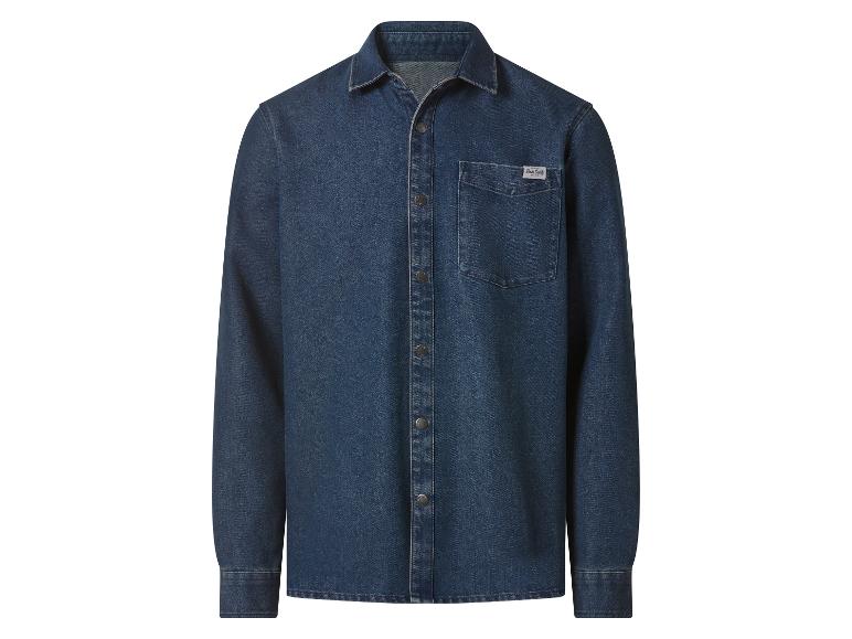 Donkerblauw denim herenoverhemd met drukknopen en borstzak.