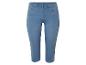 Lichtblauwe capri jeans.