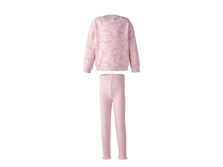 Roze meisjespyjama set met strikjespatroon sweatshirt en geribbelde lange broek.