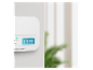 Witte luchtkwaliteitsmonitor met een digitaal display dat '000 PPM' toont.