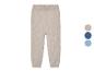 Beige gebreide broek met een ruitpatroon.