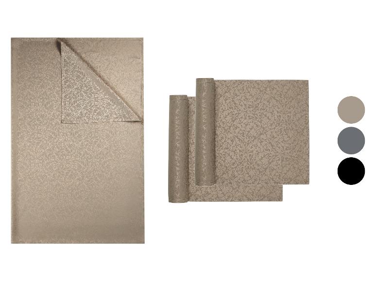 Tafelkleed- en placematset met een beige damastpatroon en kleurstalen.