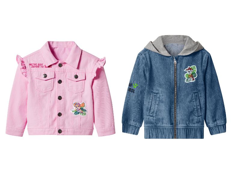 Kinder spijkerjacks: een roze met ruches en een blauwe met capuchon.