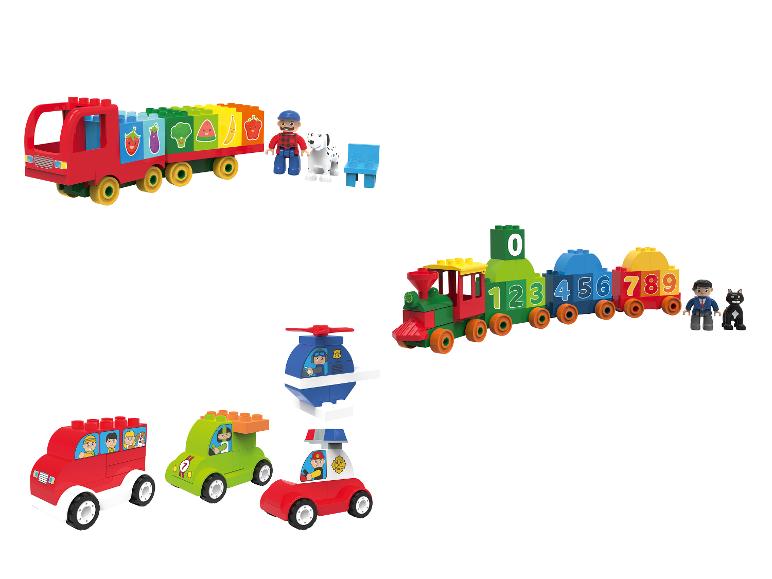 Een speelgoedtrein met cijfers, een vrachtwagen met groenten en verschillende voertuigen.