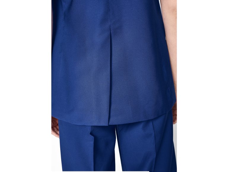 Donkerblauw broek- en topensemble voor dames, achteraanzicht.