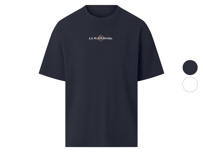 Donkerblauw T-shirt met basketbalafbeelding en de tekst 'K.B. BLACK MAMBA'.