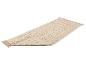 Beige loper met getextureerd geometrisch patroon en franjes.