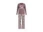 Paarse pyjama met lange mouwen en bloemenprint, met de tekst 'SLEEP WELL'.