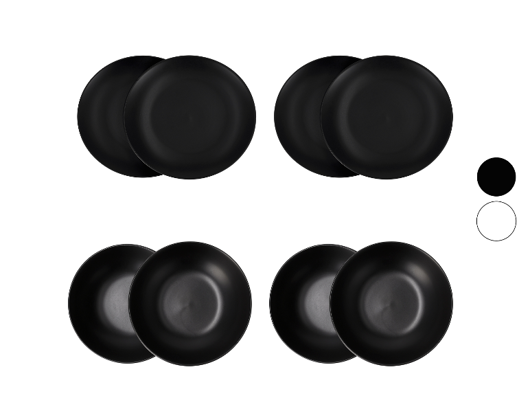 Vier zwarte borden op elkaar op een witte achtergrond.