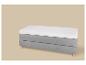 Grijze bedbodem met wit matras op beige achtergrond.