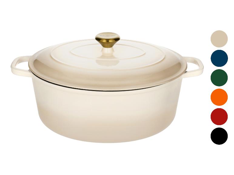 Crèmekleurige gietijzeren pan met deksel en gouden knop, met kleurstalen