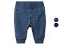 Blauwe denim babybroek met elastische taille en boorden.
