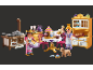 Kinderspeelgoedset met poppen, keuken en bakaccessoires.