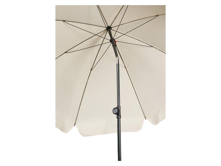 Onderkant van een beige tuinparasol met een zwart frame en draaimechanisme.