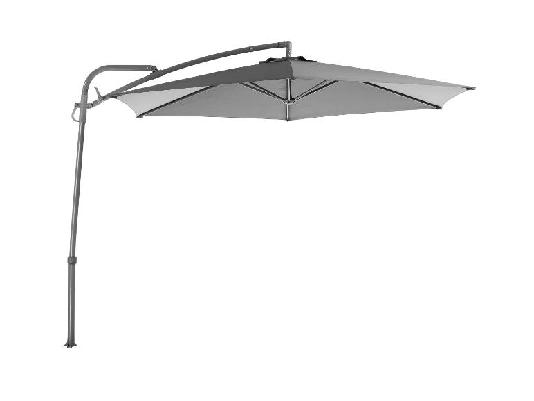 Grijze cantilever parasol voor de tuin.