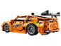 LEGO Technic Fast & Furious auto, oranje, met groene details en een spoiler.