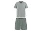 Grijs heren T-shirt met V-hals en grijsgroene shorts.