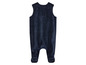 Een donkerblauwe baby romper van velours.