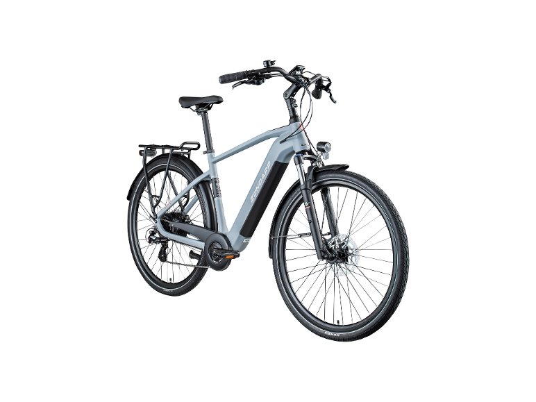 Grijze elektrische stadsfiets met bagagedrager en spatborden.