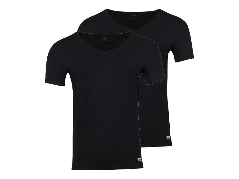 Twee zwarte V-hals T-shirts, één voor de ander.