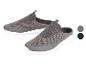 Grijze en zwarte slip-on sneakers, casual stijl.