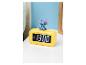 Stitch wekker met gele basis en digitaal display dat 13:00 toont