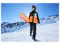 CRIVIT dames freeridejack, snowboard en skikleding in besneeuwd berglandschap.