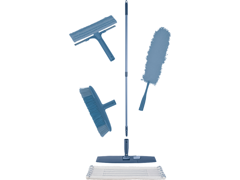 Schoonmaakset met dweil, bezem, raamwisser en plumeau.