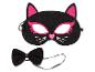 Een zwart kattenmasker met roze details en een zwarte vlinderdas.