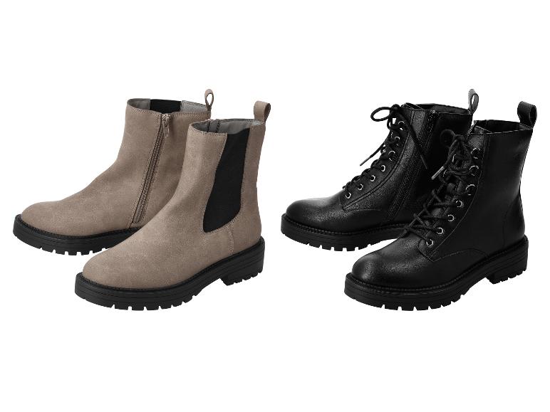 Twee paar dames enkellaarzen: beige Chelsea boots en zwarte veterschoenen.