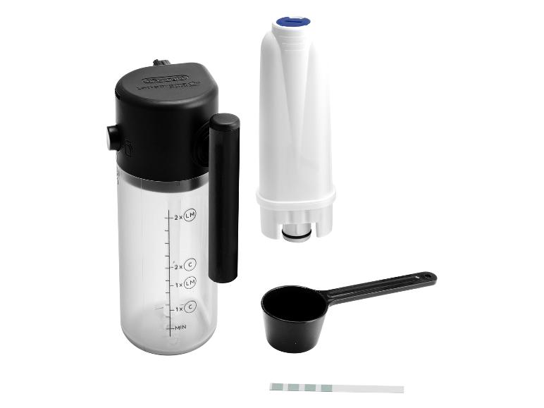 De'Longhi LatteCrema koffiezetapparaat accessoire set: melkreservoir, waterfilter, maatlepel en teststrip.