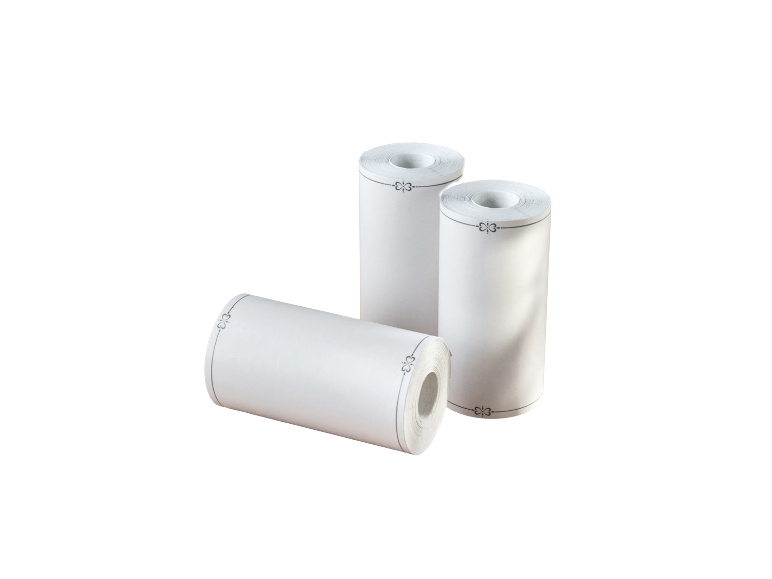Drie witte papierrollen met een decoratief grijs patroon