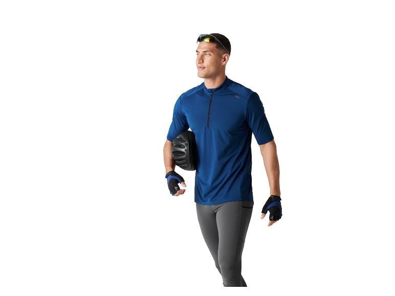 Man in blauw fietsshirt, grijze legging, handschoenen en fietshelm