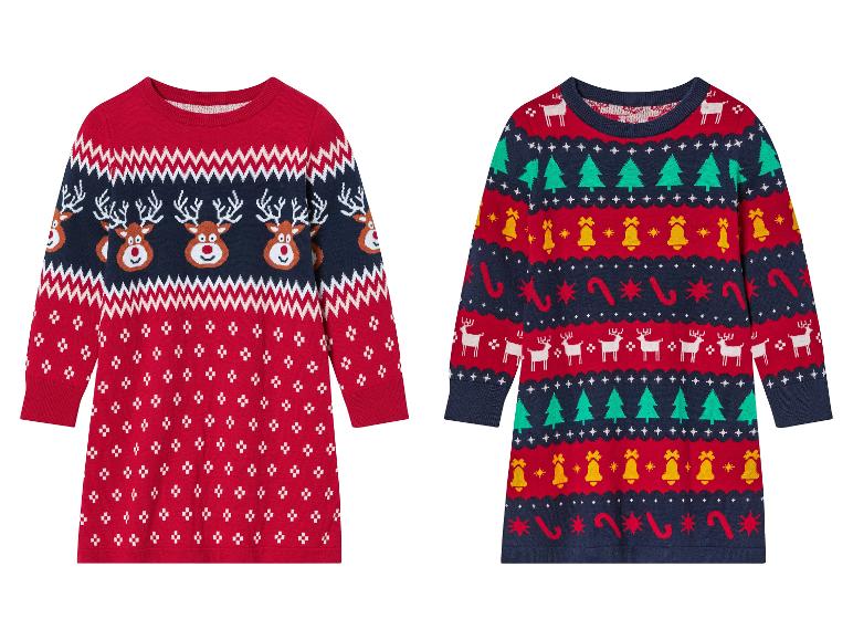 Twee kerstjurken met rendieren en kerstbomen