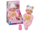 Roze interactieve babypop in verpakking met een zuigfles.