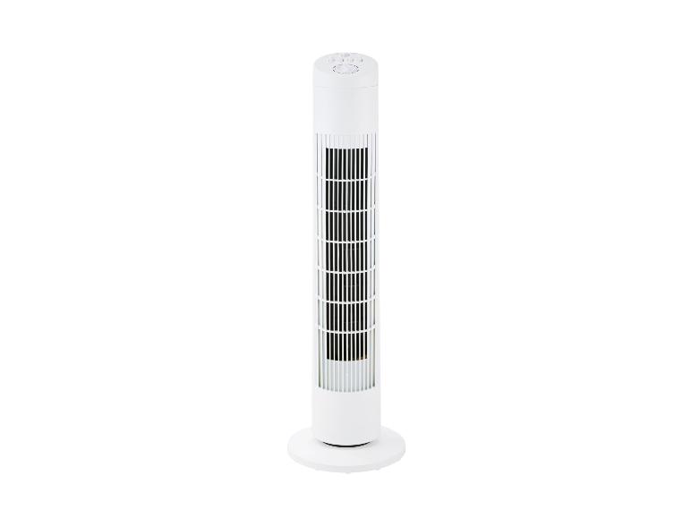 Witte torenventilator met rooster en bedieningsknoppen bovenaan