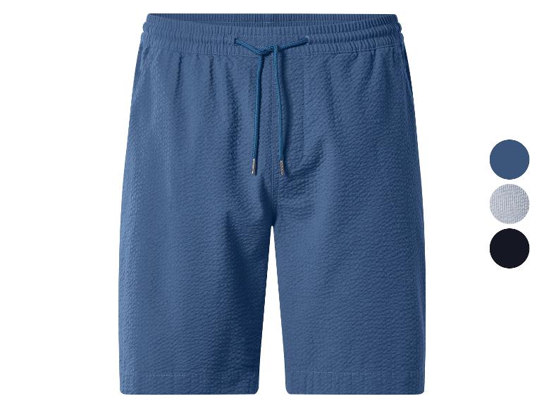 Blauwe getextureerde shorts met trekkoord, getoond met kleurstalen in blauw, gestreept en zwart.