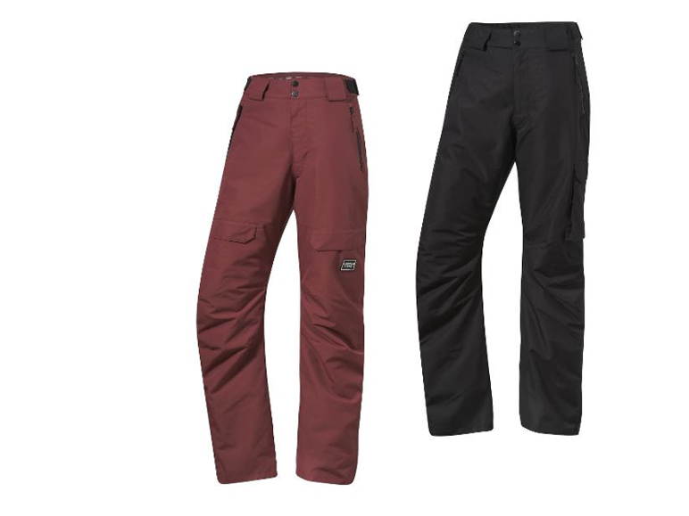 Twee paar ski-broeken, één donkerrood en één zwart.