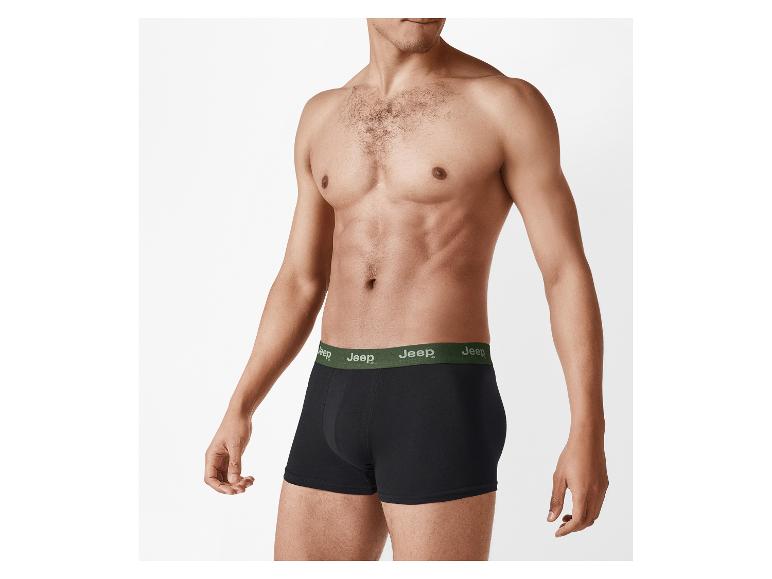 Man draagt zwarte Jeep boxershorts met een groene tailleband.