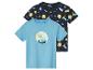 Twee kindert-shirts: een lichtblauwe met palmenprint en een donkerblauwe met surfmotieven.