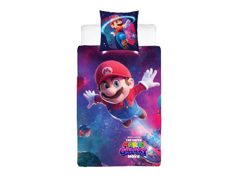 Dekbedovertrekset met Super Mario Galaxy Movie-thema, met Mario in de ruimte.