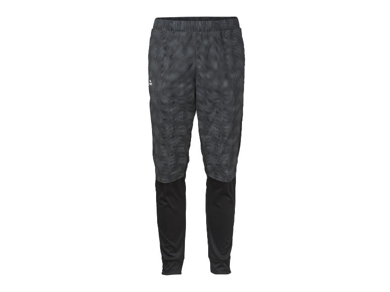 Zwarte en grijze sportbroek met patroon, elastische tailleband en taps toelopende pijpen.