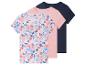 Drie t-shirts: één met schelpjesprint, één roze en één donkerblauw.